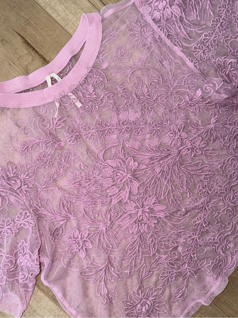 Anthropologie Women's Embroidered Sheer Lace Lavender Short Sleeve Top- XS - Picture 4 of 8
